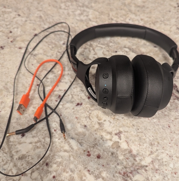 JBL - Tune 770NC Adaptive Noise Cancelling Wireless Over-Ear Headphone - Black - Picture 5 of 6